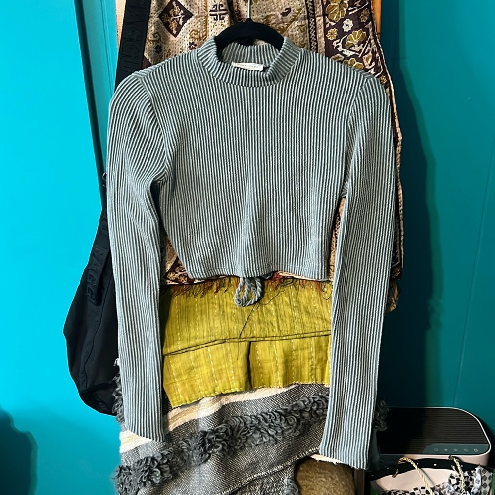 Emory Park - cropped blue long sleeve top with key hole detail in the back